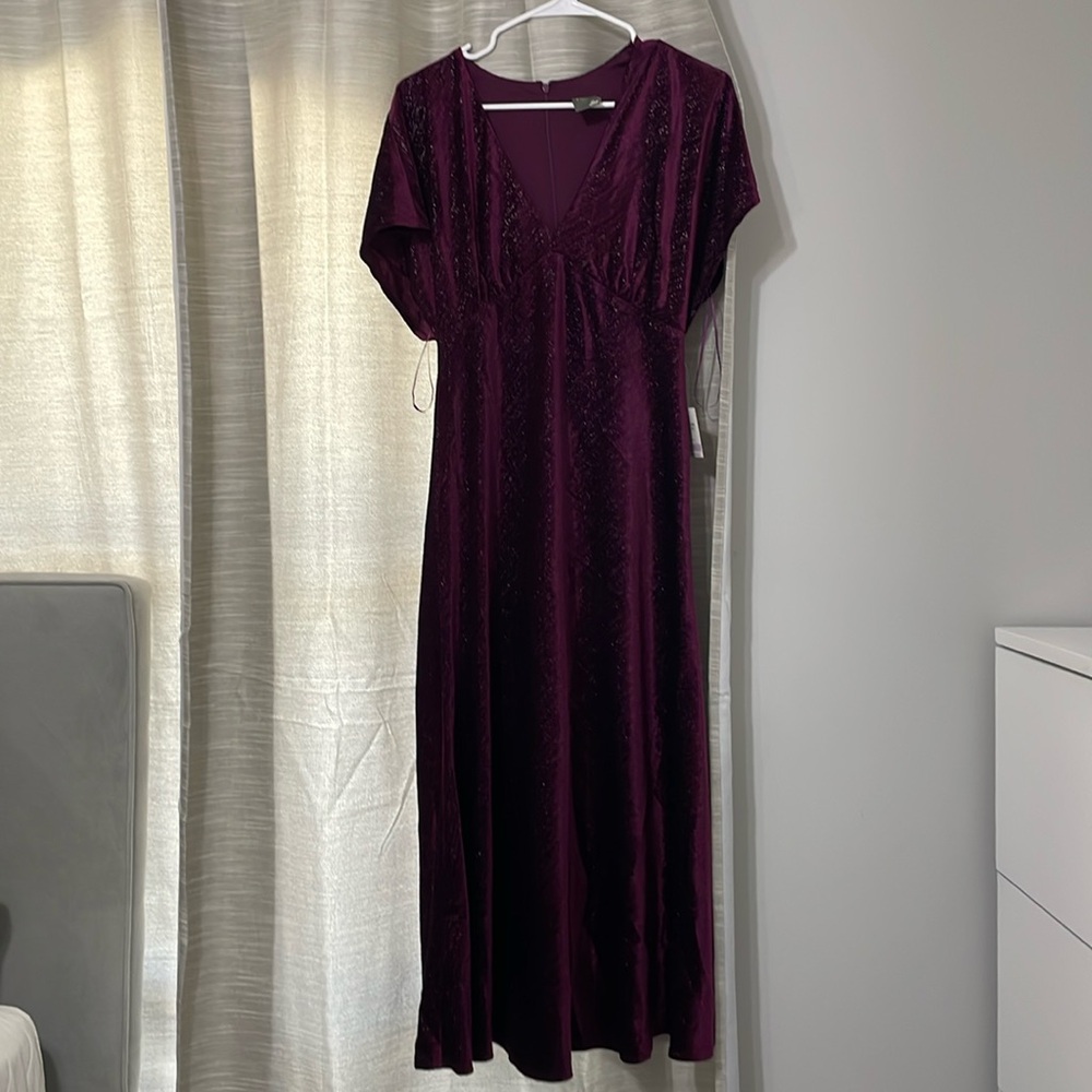 Taylor V-Neck Midi Dress